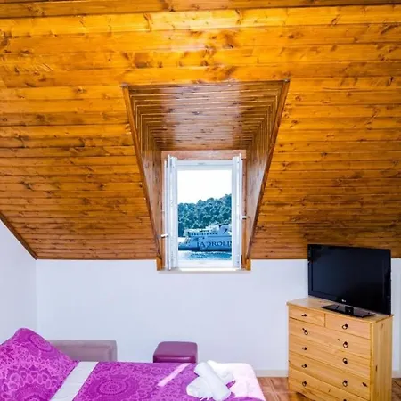 Apartman Tonka's Terrace - Studio With Terrace And Sea View Suđurađ